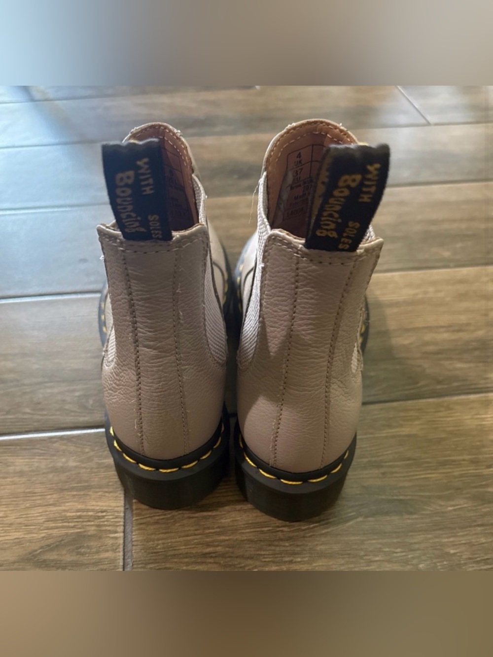 Dr. Martens 2976 Virginia Leather Chelsea in Vintage Taupe NEW - Picture 5 of 5